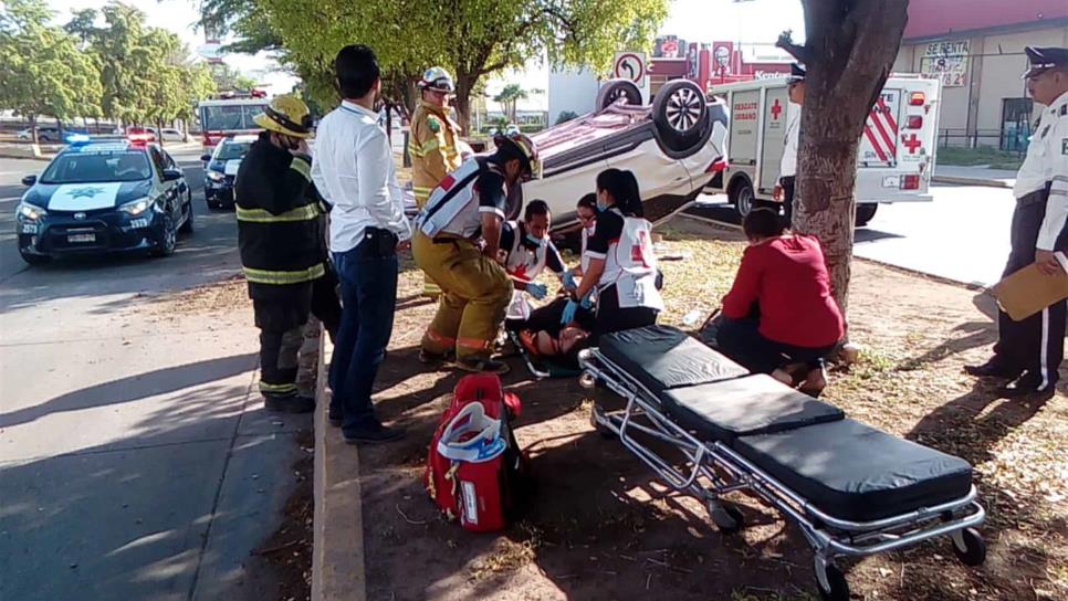 Cuatro lesionados tras volcadura en Culiacán