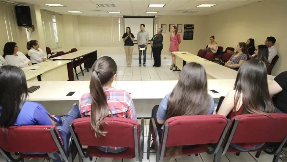 Capacitan a estudiantes de Psicología sobre violencia familiar y sexual