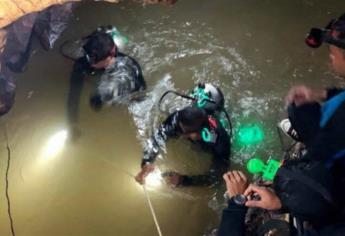 Rescatan al octavo niño atrapado en una cueva de Tailandia