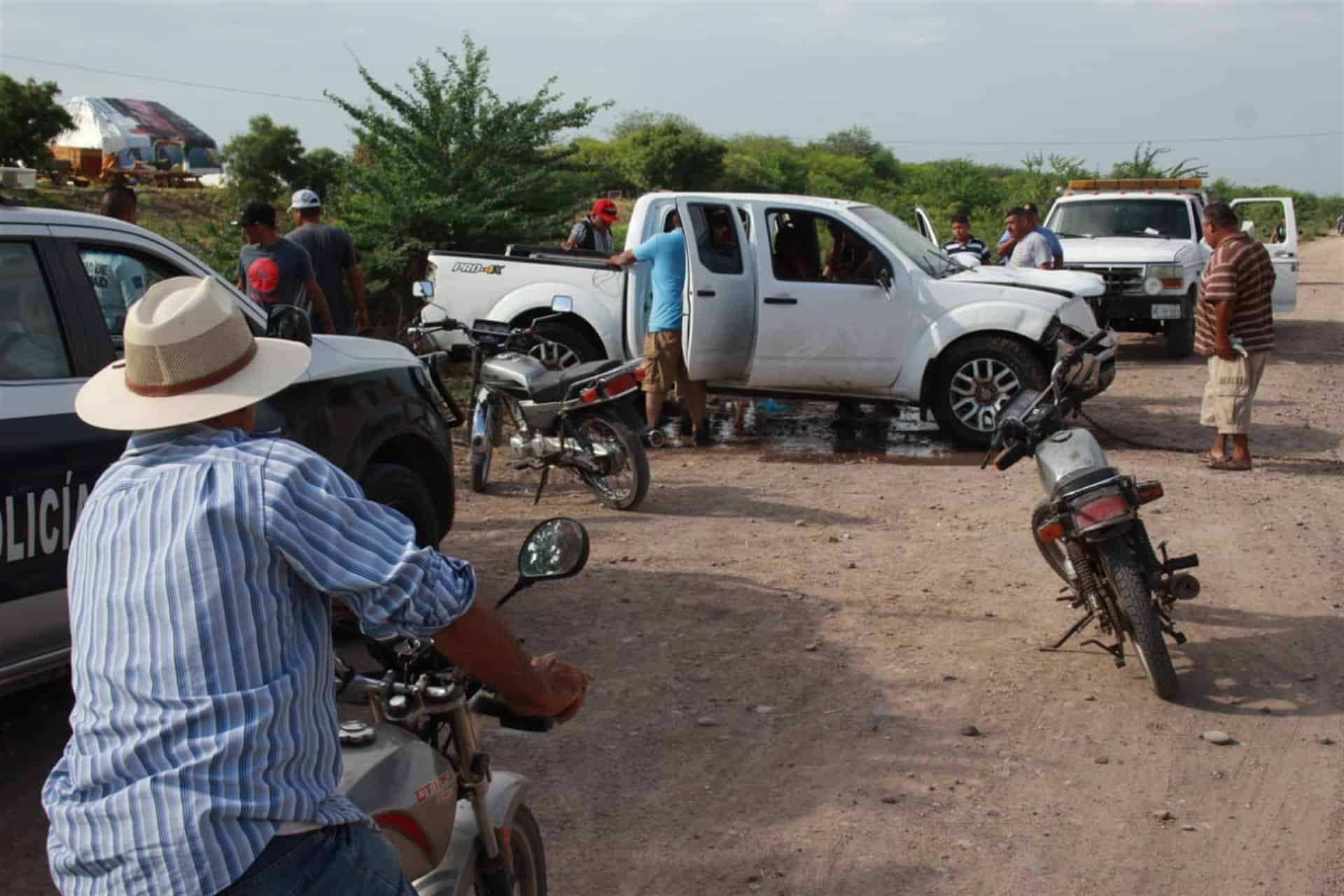 Muere ahogada una niña tras caer camioneta a un canal en Quilá