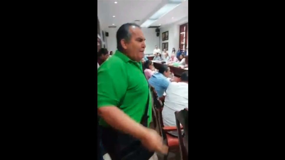 Interrumpe simpatizante de Morena sesión de Cabildo en Culiacán