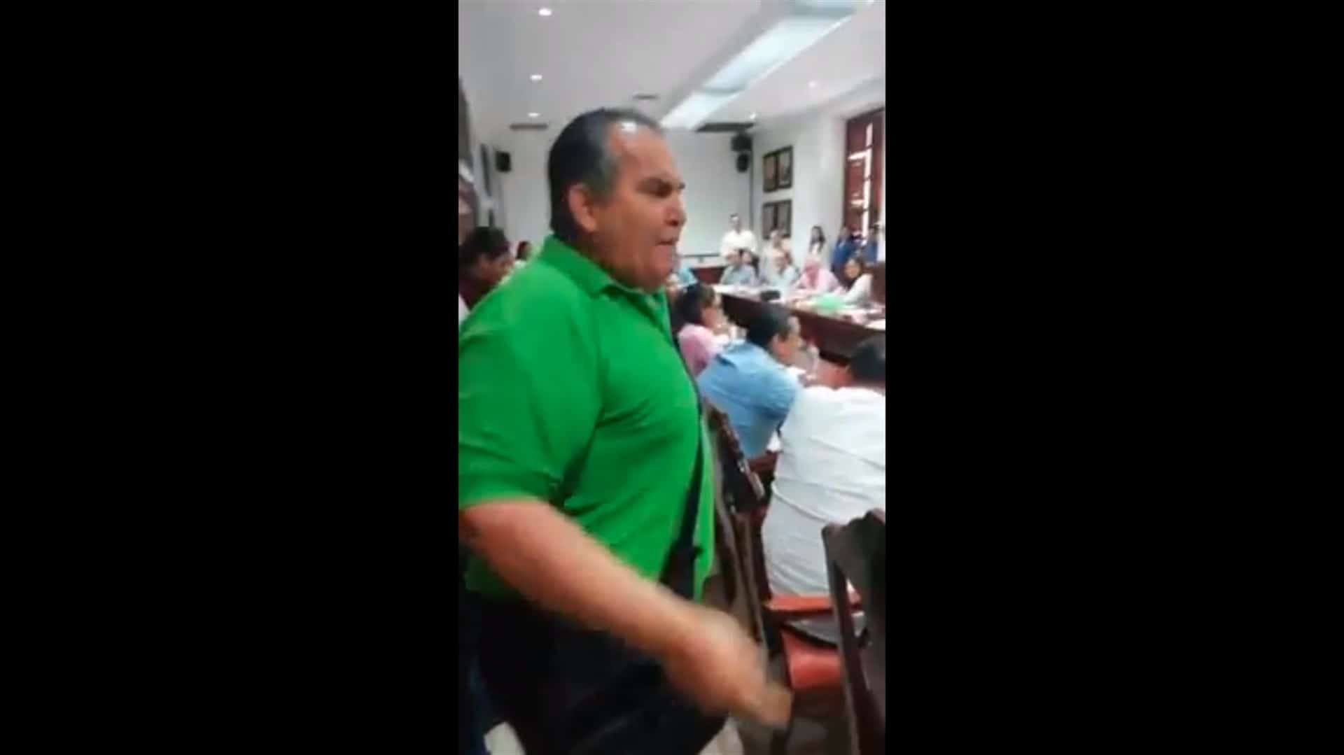 Interrumpe simpatizante de Morena sesión de Cabildo en Culiacán