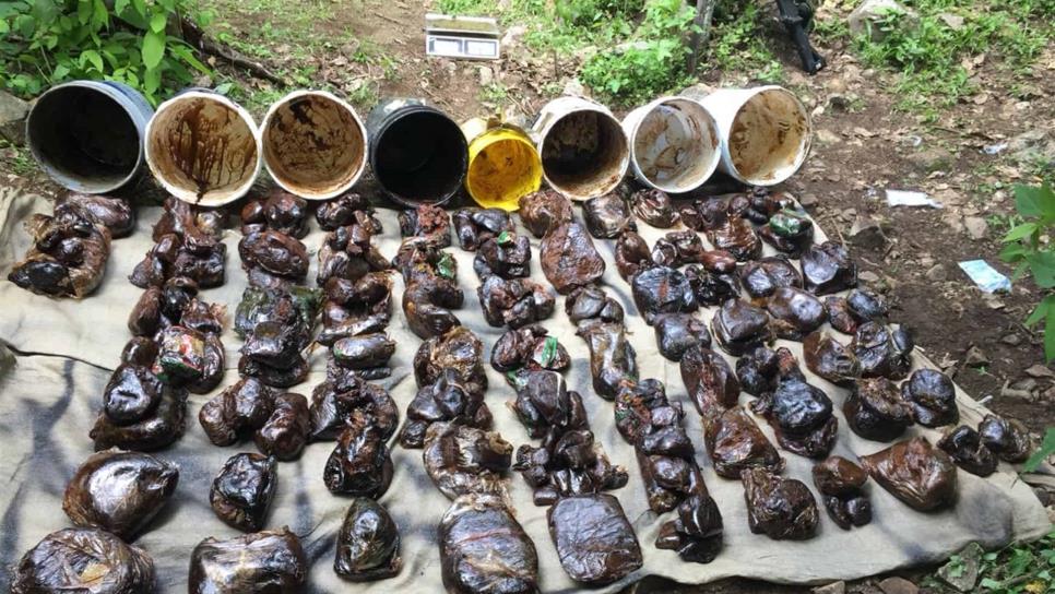 Aseguran militares 139 kilos de goma de opio en Badiraguato