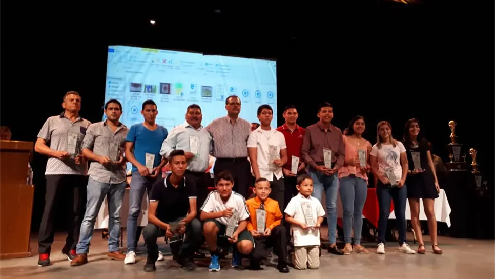 Reconocen a los mejores del futbol en Ahome