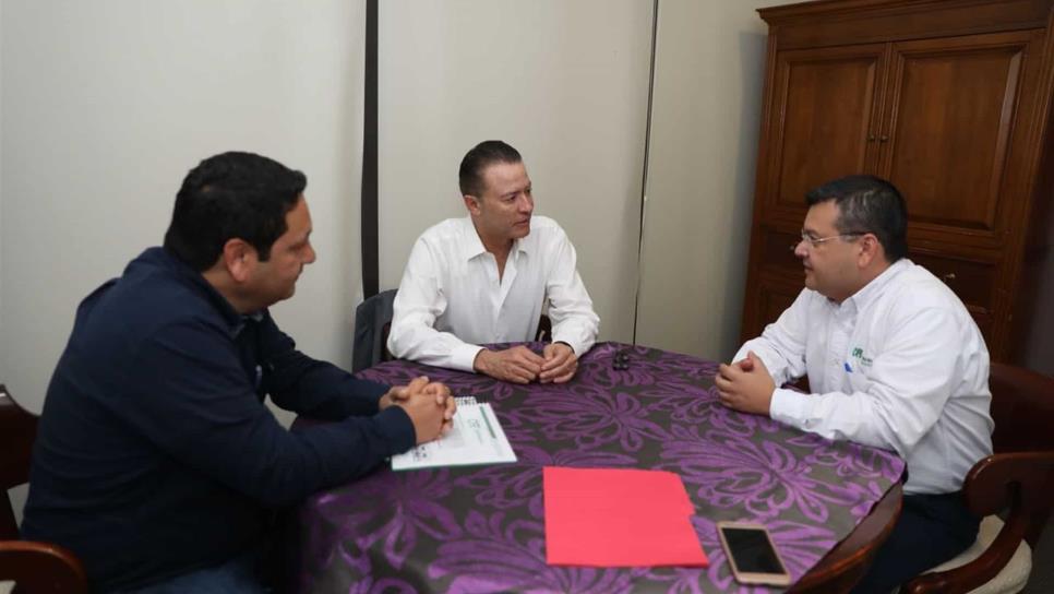 Recibe Quirino Ordaz al nuevo superintendente de la CFE en Culiacán
