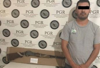 Federales detienen a un hombre en Álamos Country con un rifle 22