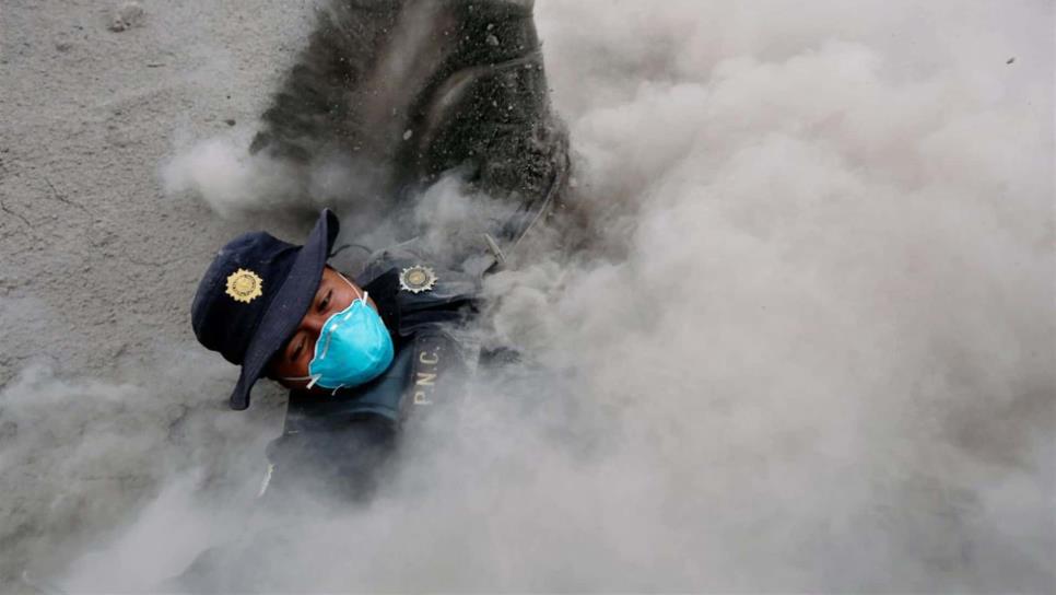 Sube a 121 cifra de muertos por erupción de volcán de Fuego en Guatemala