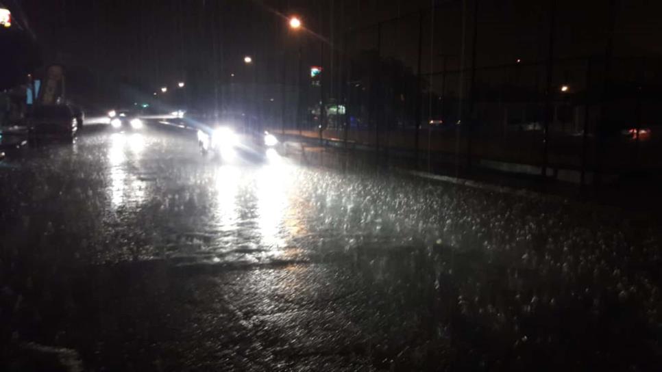 Cae fuerte tormenta eléctrica en Mazatlán