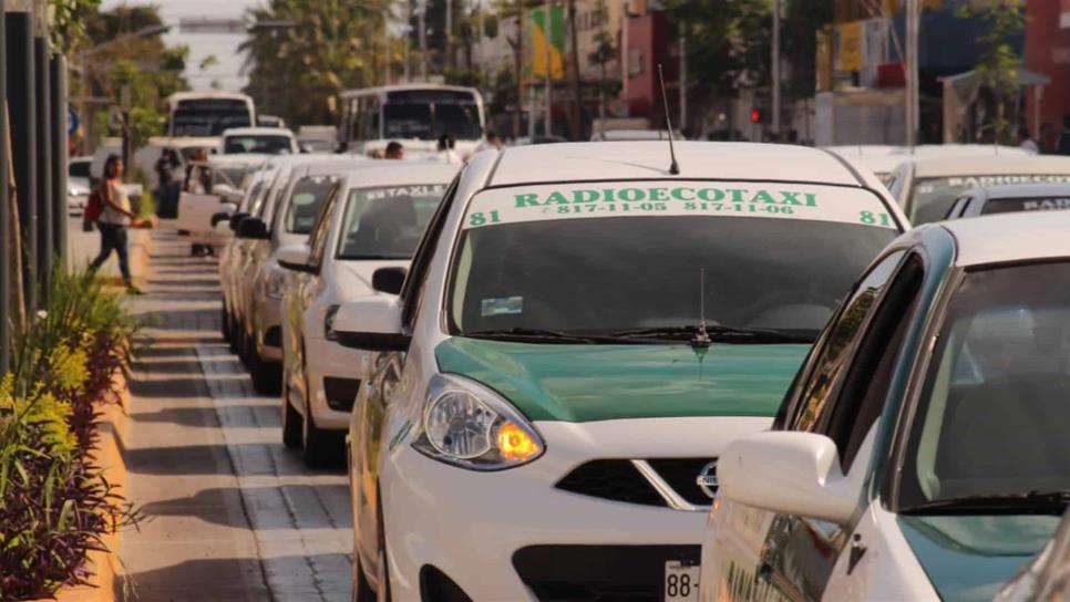Registran taxistas baja de servicios; salen cada hora y media