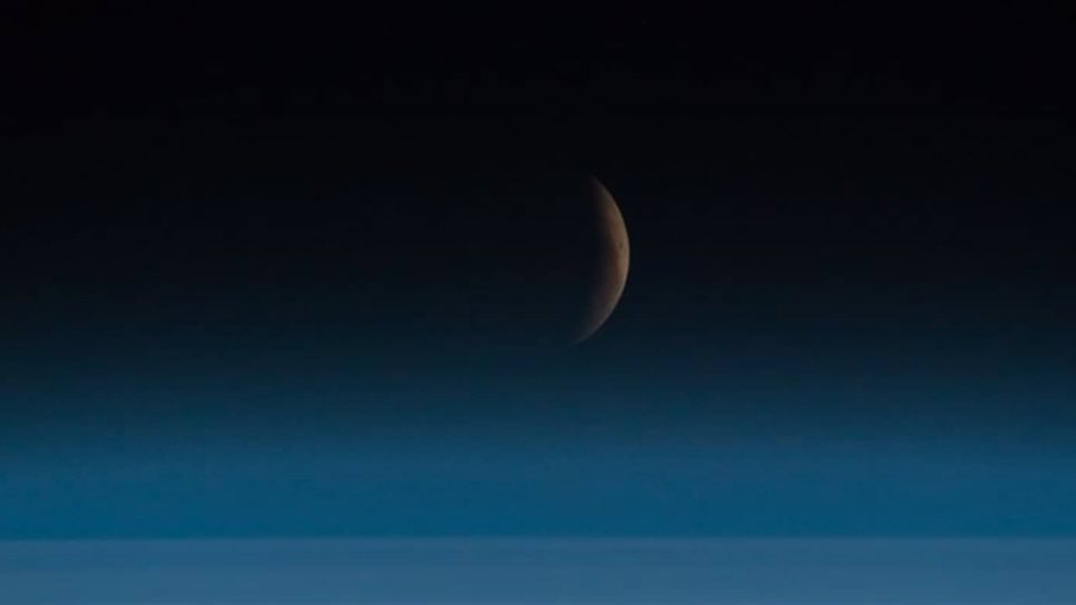 Millones de personas disfrutan eclipse de Luna; inundan redes sociales