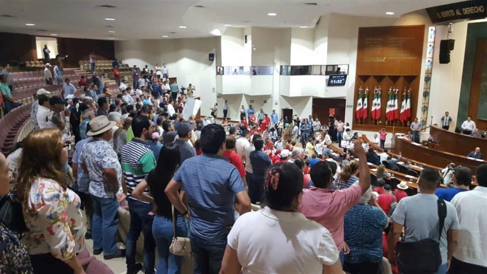 Día de manifestaciones en el Congreso del Estado