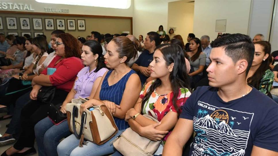 Otorgan plazas a nuevos docentes idóneos