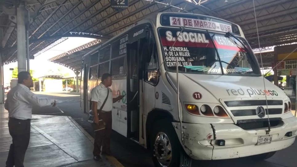 Choferes y concesionarios no confían en modernización de transporte