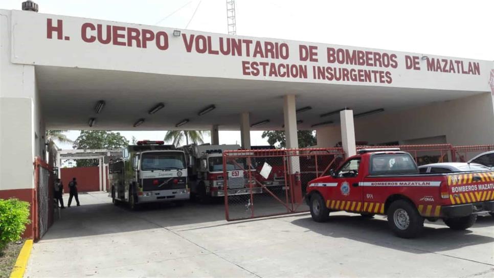 Festejan Bomberos con diversión y aprendizaje de técnicas de rescate