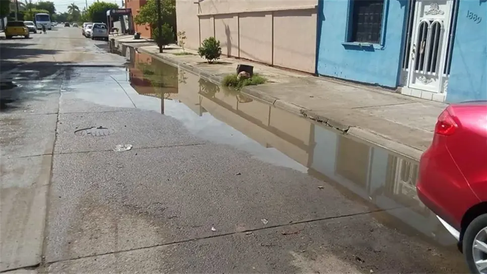 Vecinos de la Bachomo piden ayuda a Japama con drenaje y malos olores