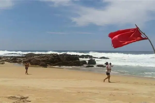 Ondean banderas rojas en playas de Navolato, advierten mar de fondo Ondean banderas rojas en playas de Navolato, advierten mar de fondo