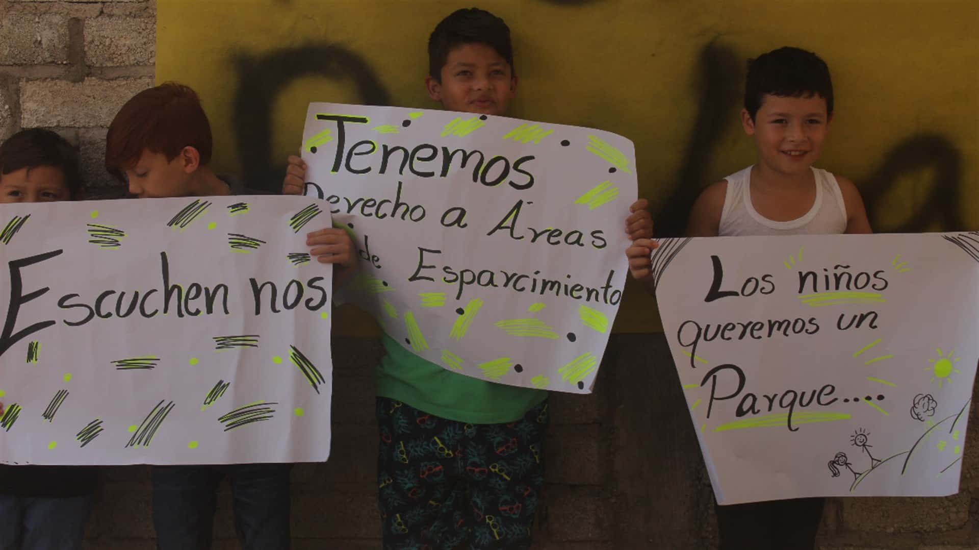 Habitantes de Las Canteras demuestran su inconformidad. FOTO: Martín Ruiz.