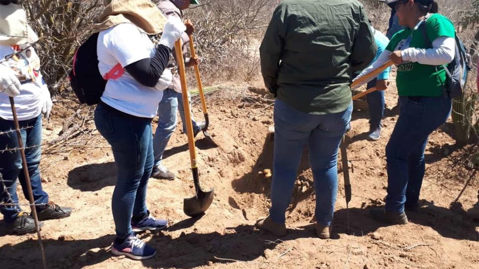 Entregan cuerpos de dos jóvenes encontrados en fosas de Tosalimbapo