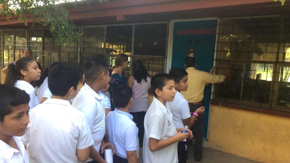 Conflicto entre madres de familia deja a niños sin clases