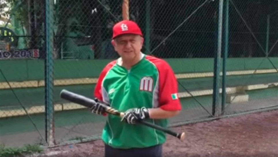 Se escapa López Obrador para practicar beisbol