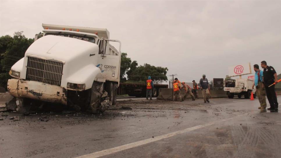 Accidente mantiene cerrado carril en la México 15