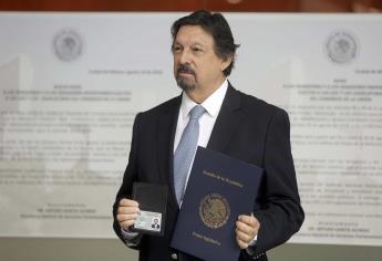 Se registra Gómez Urrutia como senador