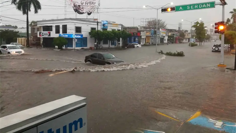 Tormenta paraliza a Los Mochis; se inundan varios sectores