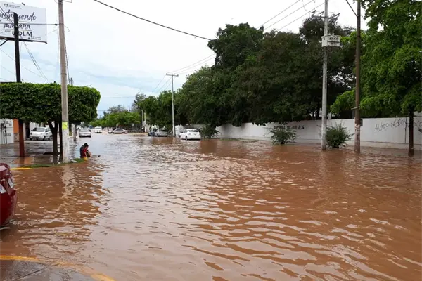 Caen 65 mm de lluvia en menos de 43 minutos en Los Mochis Caen 65 mm de lluvia en menos de 43 minutos en Los Mochis