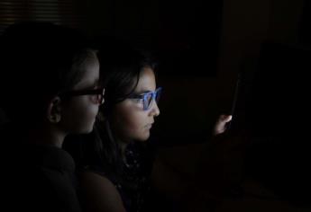 Uso de computadoras y teléfonos móviles aumenta riesgo de miopía