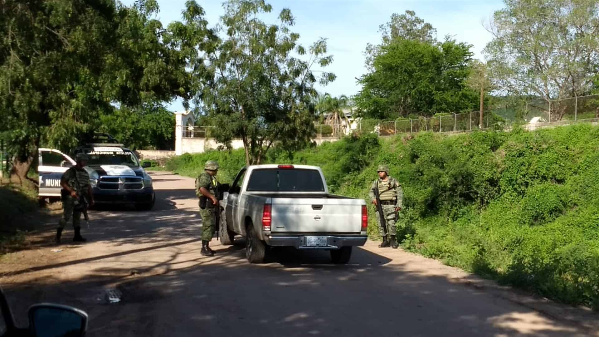 El operativo efectuado por militares en el rancho Santa Clara. FOTO: Rodrigo Bonilla.