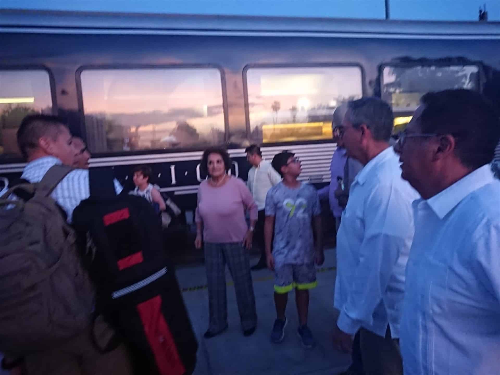 General Cienfuegos se encuentra con militares y coroneles