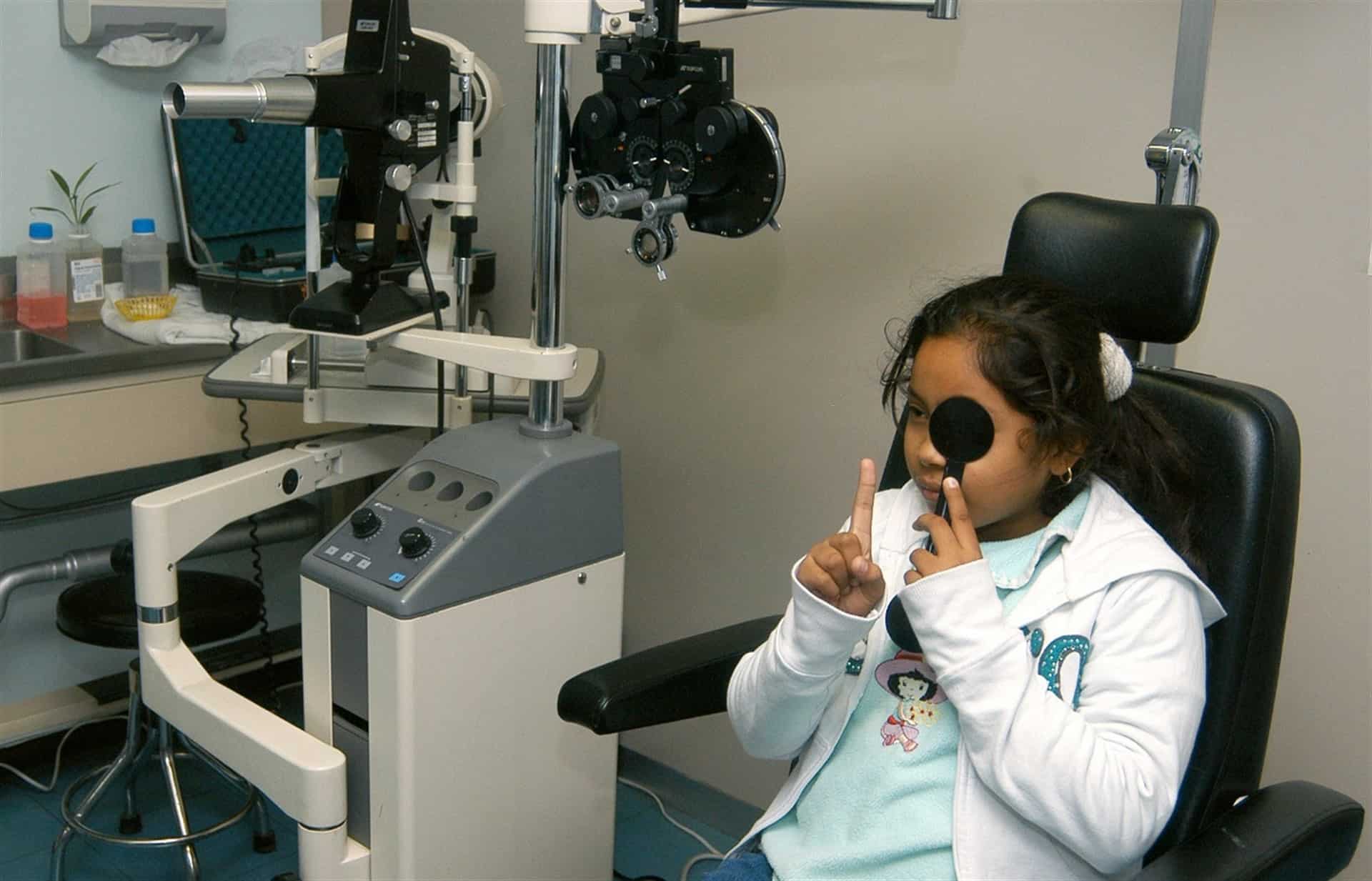 Recomiendan realizar examen de la vista a niños al iniciar ciclo escolar