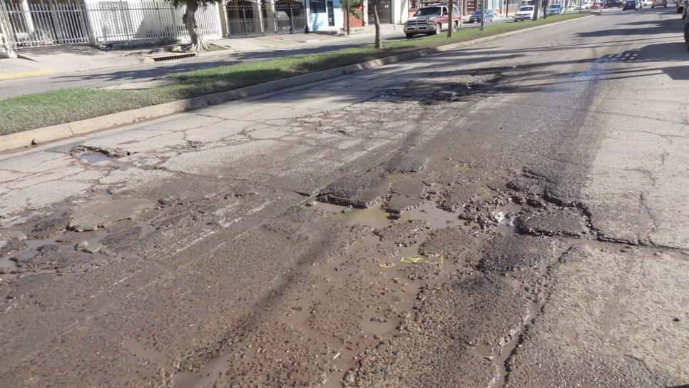 Sustituir losas de concreto resolvería problema de baches: Urquijo