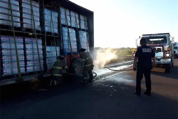 Se incendia camión en la México 15 Se incendia camión en la México 15