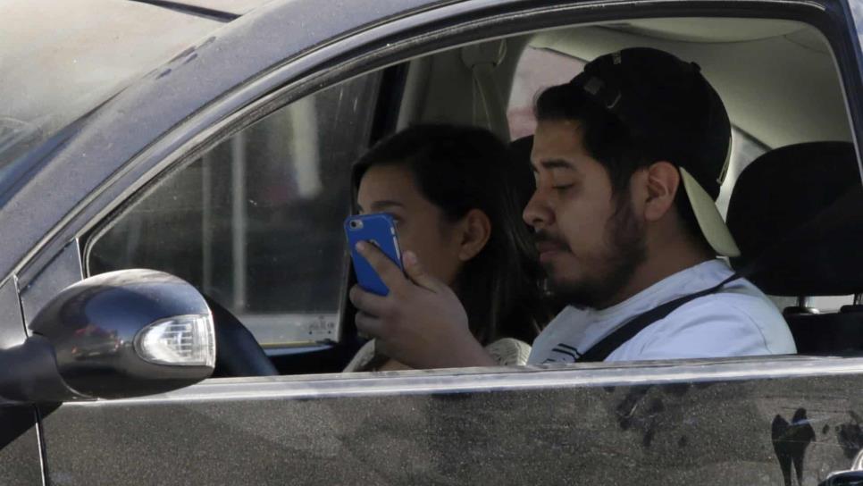 Mexicanos prefieren quedarse sin celular que no tener sexo