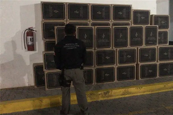 PGR decomida 500 mil cigarros y 30 pares de tenis piratas PGR decomida 500 mil cigarros y 30 pares de tenis piratas