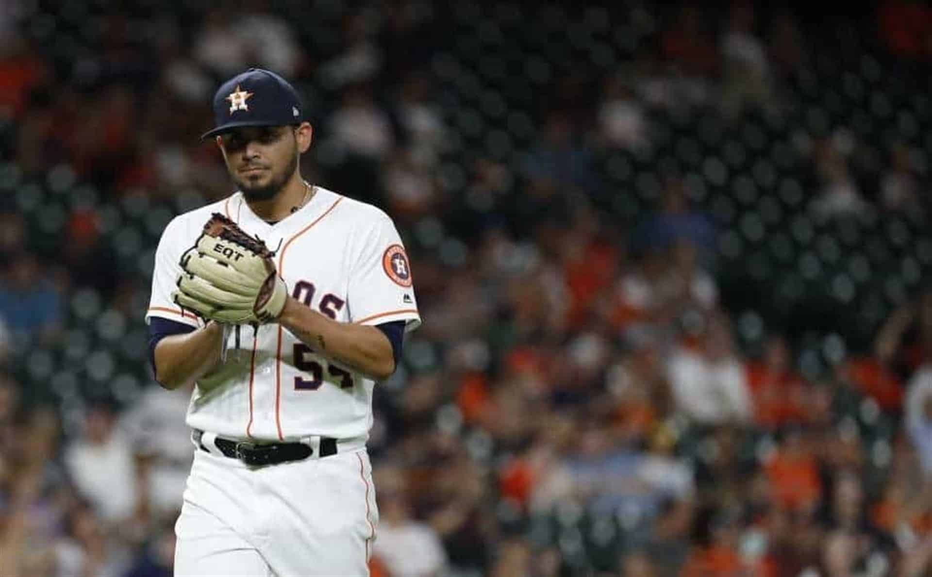 Roberto Osuna guía triunfo de Houston sobre Boston