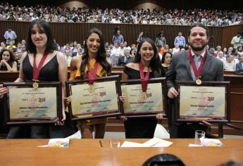 Entrega el Congreso el Premio al Mérito Juvenil 2018