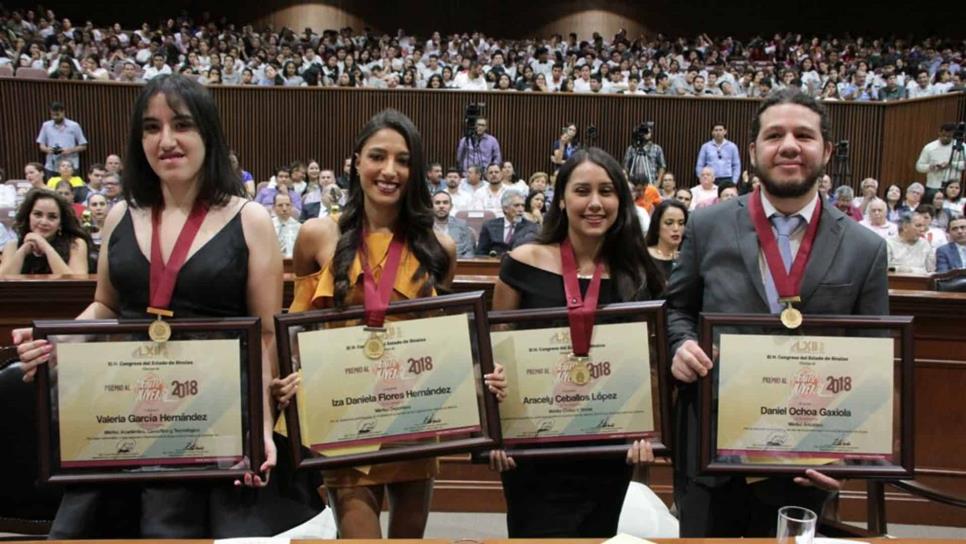 Entrega el Congreso el Premio al Mérito Juvenil 2018