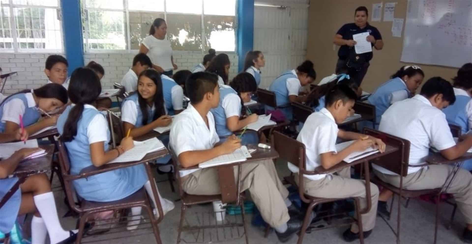 Pide diputada reinstalar a maestros cesados tras evaluación