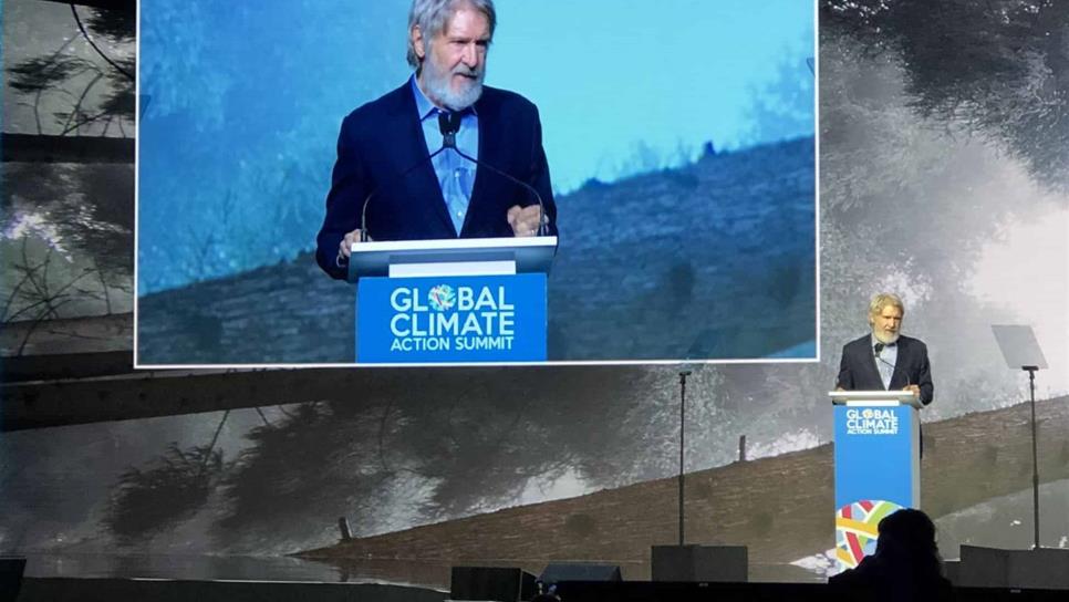 Harrison Ford participa en cumbre sobre cambio climático