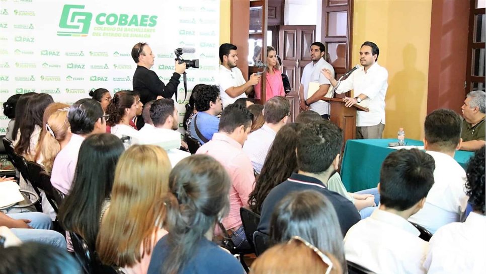 Asigna Cobaes nuevas plazas a docentes en educación media superior