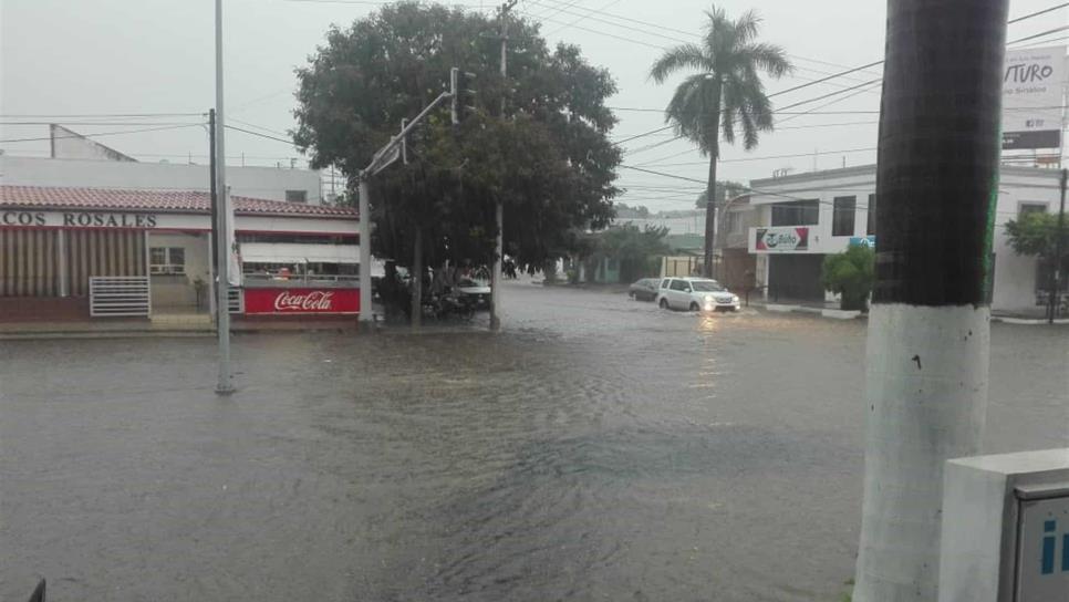 Calles anegadas y encharcamientos dejan las lluvias Calles anegadas y encharcamientos dejan las lluvias