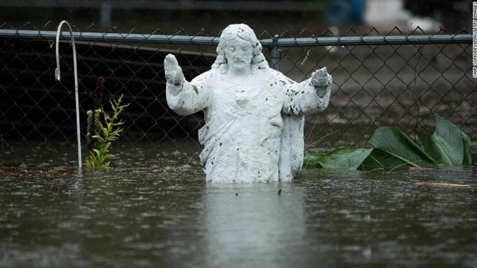 Florence rompe récord de lluvias en Carolina del Norte