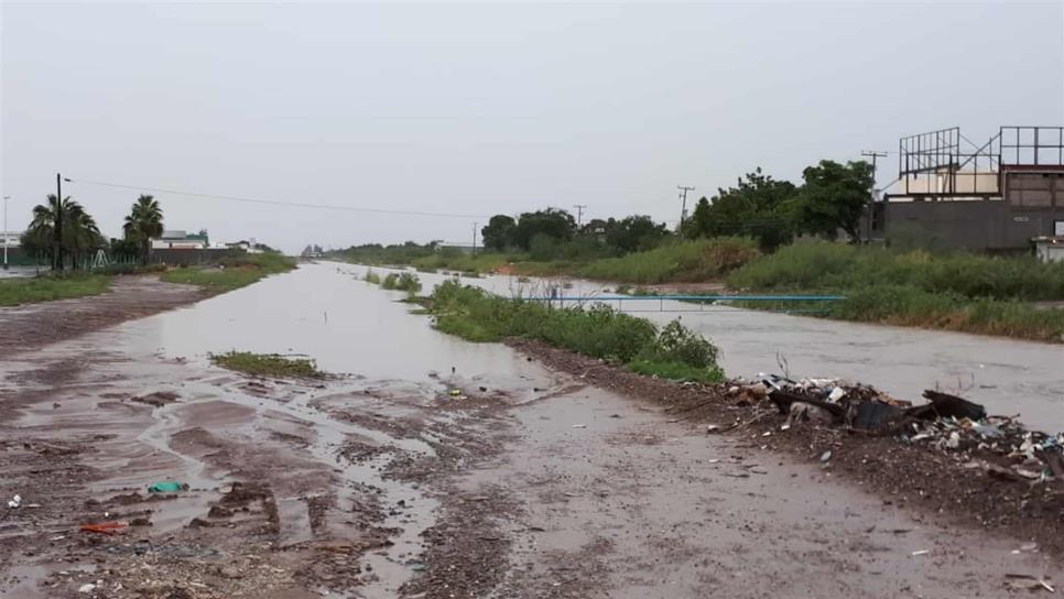 Se desborda el dren Juárez