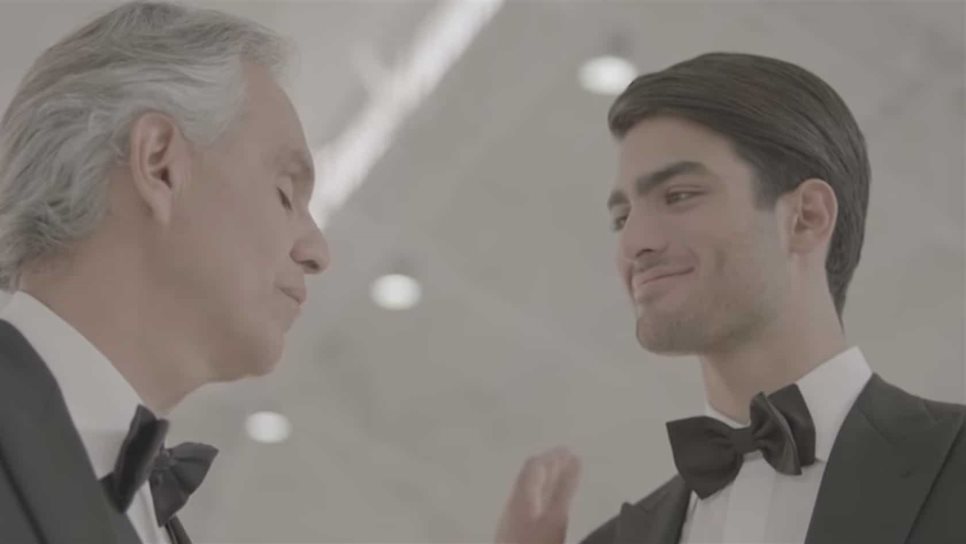 Bocelli sorprende con el dueto “Fall on me” al lado de su hijo Matteo