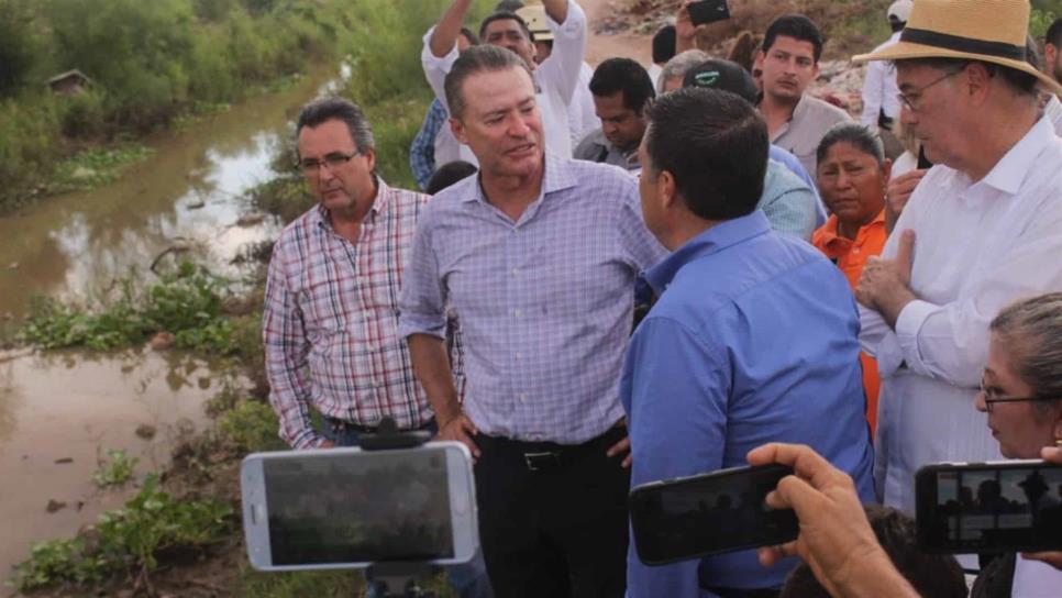 Se compromete Gobernador a construir pluvial en Las Mañanitas