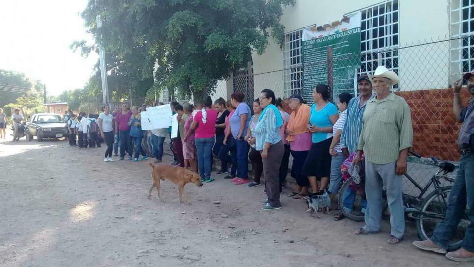 Mamás toman escuela en Sibajahui