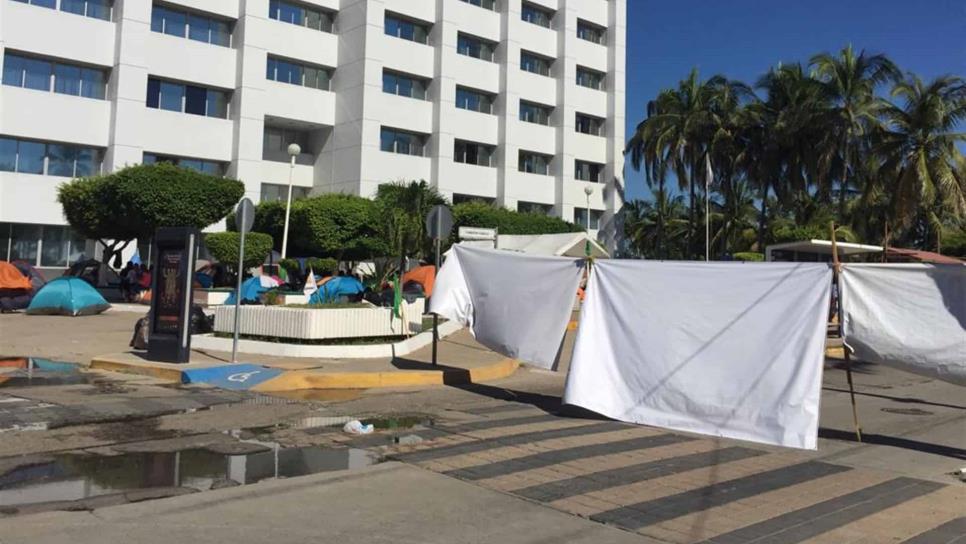 Manifestantes cierran indefinidamente la avenida Camarón Sábalo