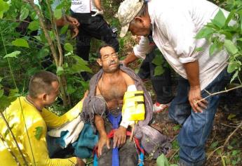 Rescatan a hombre tras caer a un barranco en Chinobampo